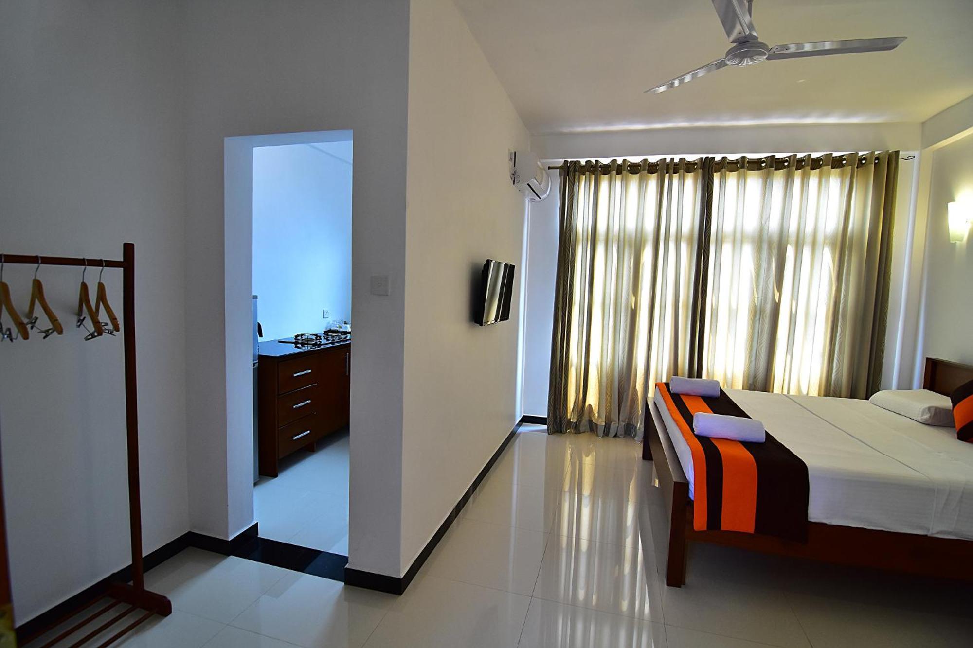 Park Lane 88 Apartments Negombo Exterior photo