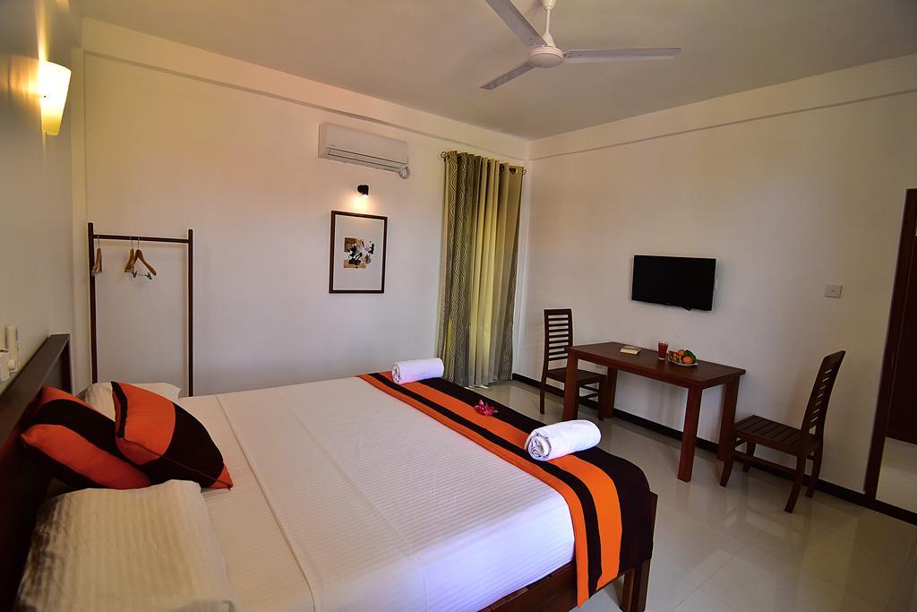 Park Lane 88 Apartments Negombo Exterior photo