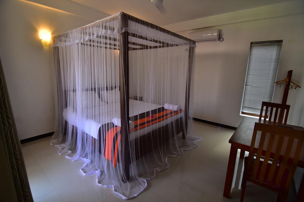 Park Lane 88 Apartments Negombo Exterior photo